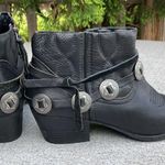Size fits 8 Dolce Vita Short Western Cowboy Boots Zip up Black w/Concho Photo 3