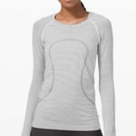 Lululemon Swiftly Tech Long Sleeve 2.0 in Tempo Stripe White / Black Photo 0