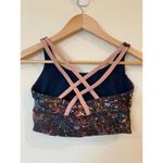 Lululemon Sports Bra Top Women's Size 4 Criss Photo 1