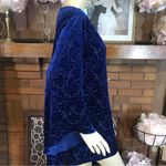 Avenue  BLUE & BLACK VELOUR BELL SLEEVE BLOUSE (18/20) Photo 3