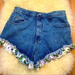 Vintage frayed denim floral ruffle hem shorts Size 29 Photo 0