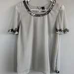 Buckle BKE Boutique Embellished Top Woman’s Size S Light Grey Style BTQW1510A Photo 9