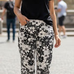 Liz Claiborne Capri Pants Womens 12 Black White Floral Print Cropped Casual Photo 0
