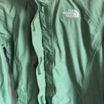The North Face Green rain jacket key with hood and bill size xs Photo 2