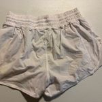 Lululemon  Hotty Hot High-Rise Short 2.5" in white size 6 Photo 2