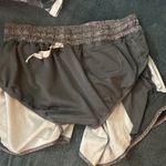 Lululemon  Hotty Hot Short II Sz 6 tall Heather Lux Photo 9