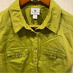 Worthington Cute creamy avocado sleeveless stretchy blouse button front pockets Photo 5