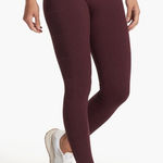 Vuori NWOT ‎ Helix Seamless Legging in a burgundy color Small Photo 0