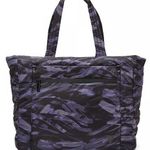 Victoria's Secret NWT Victoria`s Secret The Live On Point Puffer Tote Dreamy Zebra Duffle Gym Bag Photo 0