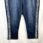 Cato  Plus Size 16 Denim Capris Blue Embroidered‎ Jeans Cropped High Rise 1557 Photo 3