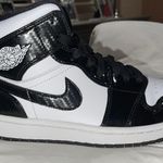 Nike Air Jordan 1 Mid Photo 0