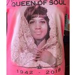 Gildan ARETHA FRANKLIN Queen of Soul Neon Pink & Black T-Shirt 1942-2018 ~ Women's MED. Photo 2