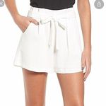 Leith  tie waist crepe shorts in ivory Photo 0
