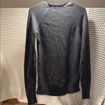 LULULEMON WOMENS SMALL Gray Sweater Photo 2