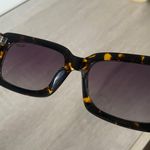 Quay Australia Yada Yada sunglasses Photo 2