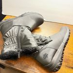 Women's Black TOTES Winter Boots Size 6 Photo 2