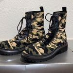 New camouflage combat boots Size 8 Photo 0