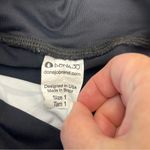 Dona Jo Black Tropical Leaf Print Leggings Women SZ 1 Small Athletic Athleisure Red Photo 1