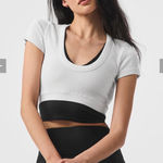 Alo Yoga Seamless Ribbed Cropped Serene Short Sleeve Top in White Size XS Photo 0
