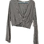 Lizard Thicket Callie Mac  large cropped blouse black crème long sleeve deep v Photo 2