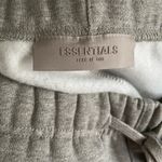 Fear of god Essentials minimalist shorts in dark oatmeal  Photo 3