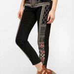 BDG Like new Midrise Twig Ankle jeans with embroidered sides and top. Sz 26x29 Photo 1