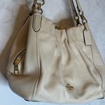 Coach maya shoulder bag in pebbled leather chalk off white Photo 4