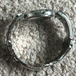 Geneva women’s flower pattern vintage silver‎ bracelet watch does not work Silver Photo 2