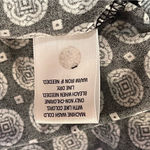 Roz & Ali  | Black & White Medallion Print Sleeveless Top | Large Photo 7