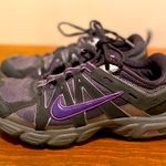 Nike Women’s Purple and Grey Hiking Shoes SZ9.5 Photo 0