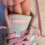 Adidas pink sneaker sz 9 casual preppy Barbie streetwear comfy school *flaw Photo 10