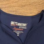 Grey's Anatomy Women's BARCO Grey’s Anatomy Signature Medium - 2 Pocket Scrub Top Blue - EUC Photo 3