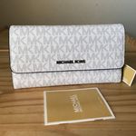 Michael Kors Wallet Photo 0