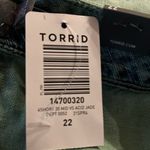 Torrid NWT  women’s acid jade jean shorts size 22. Photo 8