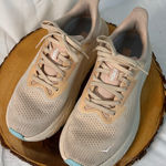 Hoka Arahi 7 running shoes Frost/Rose Gold Women’s Size 7 Photo 0