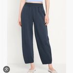 Old Navy  barrel leg sweatpant Photo 5