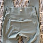 Vuori  Studio Pocket Legging; shade blue Photo 1