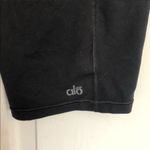 Alo Yoga black cropped leggings purple waist Photo 4