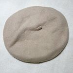 Tan beret Photo 0