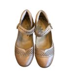 Taos Esteem Mary Jane Shoes Light Brown Strap Leather Perforated Size 7 Women's Photo 1