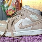 Nike Jordan Air Jordan 1 Mid SE "Legend Light Brown" sneakers women’s 7 Photo 4