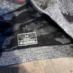 Camo seamless open back design long sleeve crop top Size M Photo 3