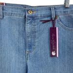 Gloria Vanderbilt NWT  AMANDA Light Wash Classic Fit Mid Rise Jeans Size 16 Short Photo 1