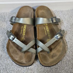 Birkenstock Women's Yara Sandal Metallic Green Strap Narrow Sz 38 L7M5 Vacation Photo 0