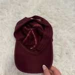 Vineyard Vines adorable trendy  hat maroon Photo 1