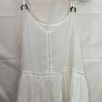 Women's white crocheted v Photo 0