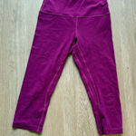 Lululemon  Athletica Women's Magenta Capri Leggings Photo 0