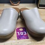 Universal Threads Universal Thread Magnolia Clogs Women's 6.5 Cream Leather Memory Comfort Shoes Photo 1