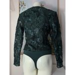 EXPRESS Emerald Green Floral Lace Long Sleeve Plunge V-Neck Bodysuit M Photo 2