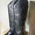Elegant Black Embroidered Knee High, Heeled Boots Size 8 Photo 9